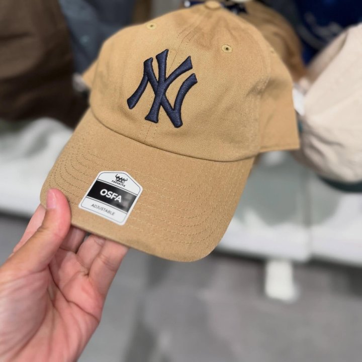 New York Yankees Men's Tan Baseball Cap